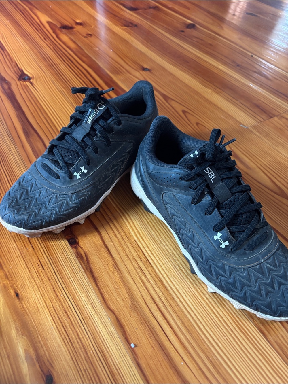 Under Armour Black and White Men's cleats
